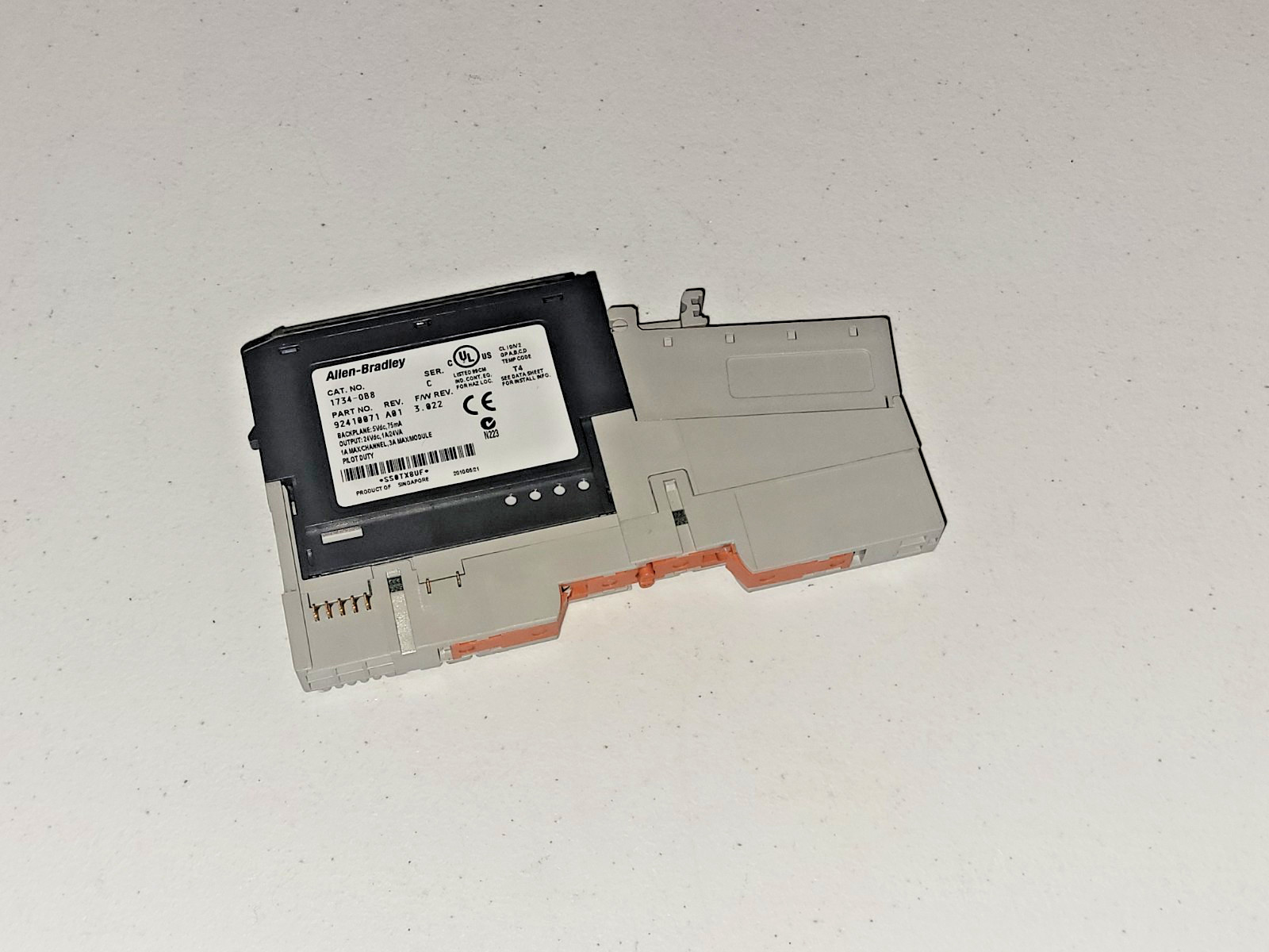 Allen Bradley 1734-OB8 24VDC Source Output Module with 1734-MB 1734-RTB