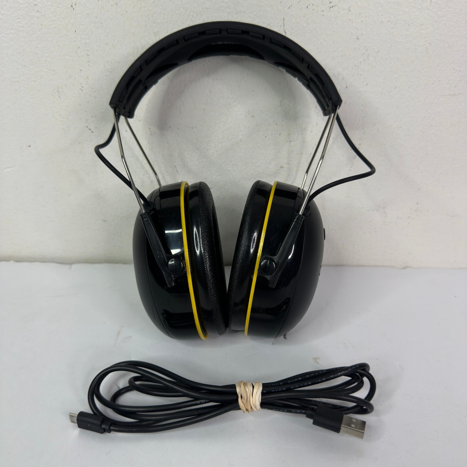 3M Worktunes Connect Wireless Hearing Protector with Bluetooth w/ USB Cable