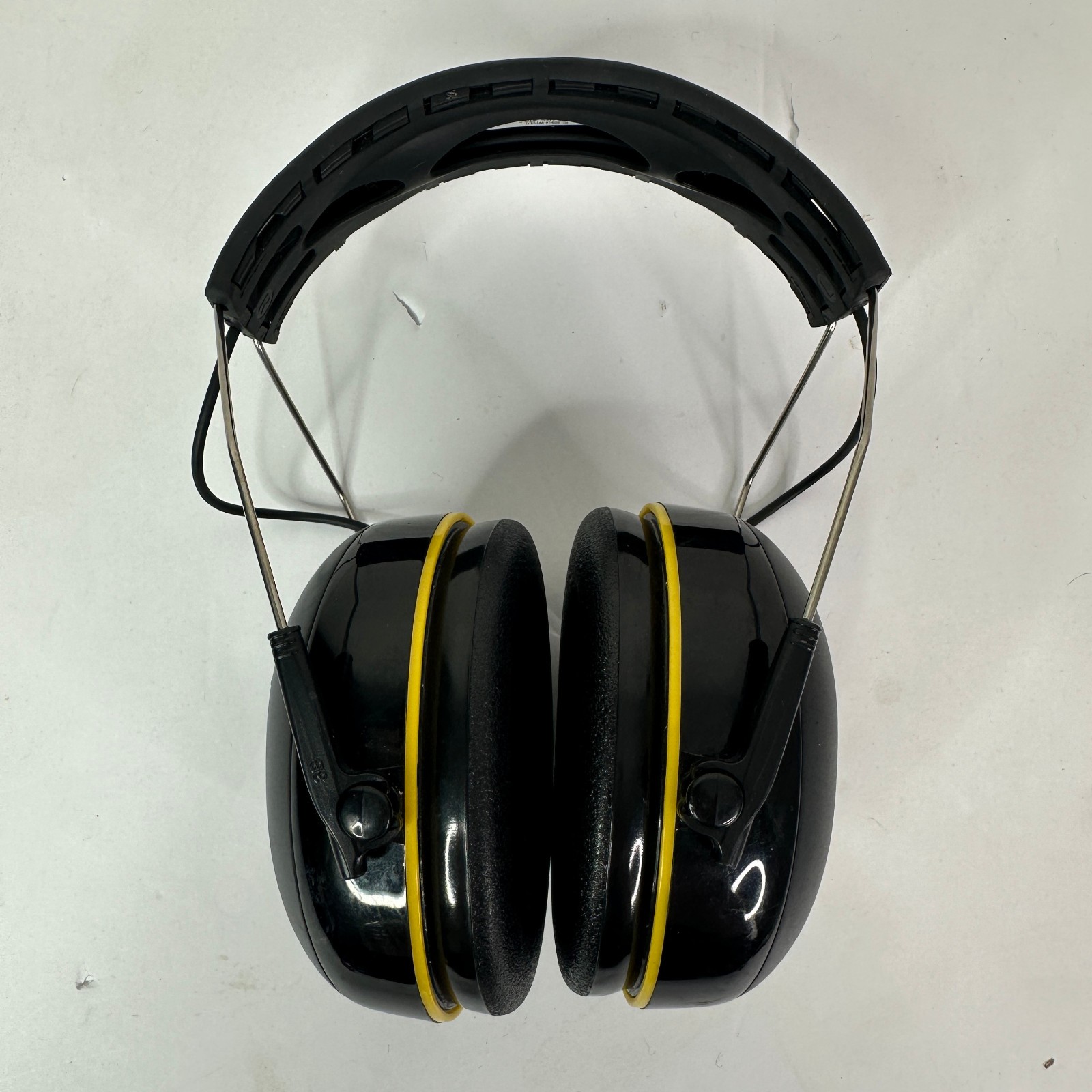 3M Worktunes Connect Wireless Hearing Protector with Bluetooth w/ USB Cable