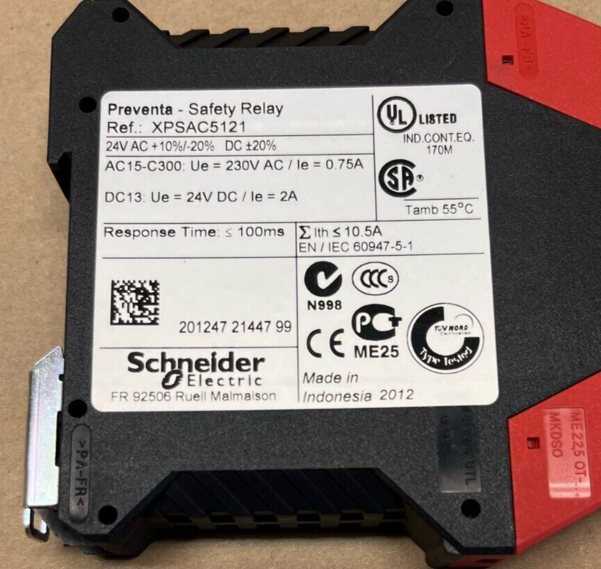 Telemecanique XPSAC5121 Safety Relay