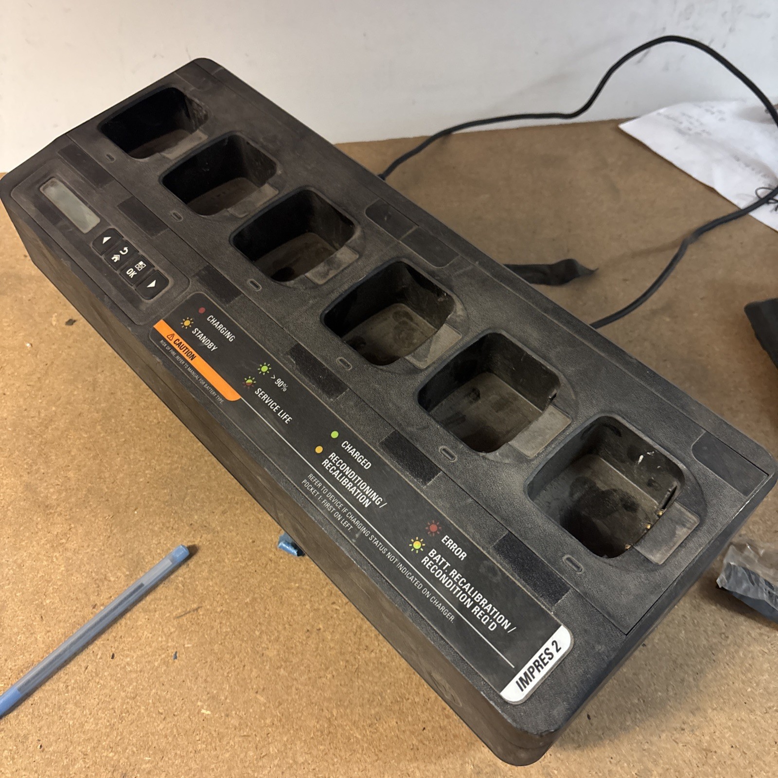 Motorola Impres 2 PMPN4283A Multi-Unit 6 Slot Battery Charger w/ Power Supply