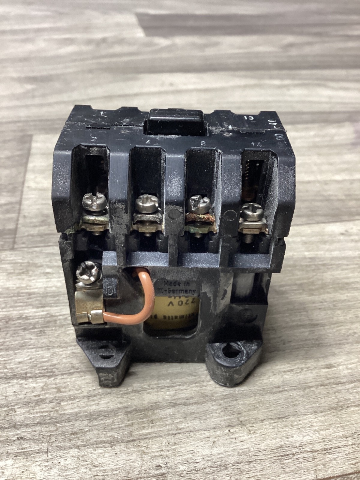 Klockner Moeller DIL 00-40-NA 277VAC 20A Max Contactor 110V 60Hz #110N84