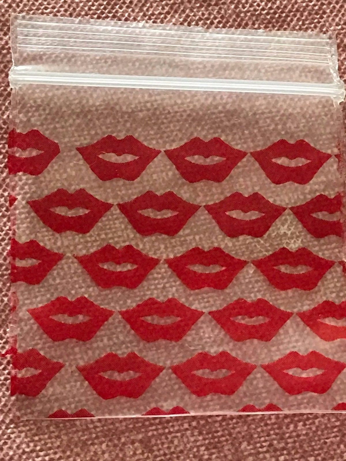 1000 SMALL BAGGIES 2020 2″ X 2″ MINI Resealable POLY DESIGNER BAGS RED LIPS