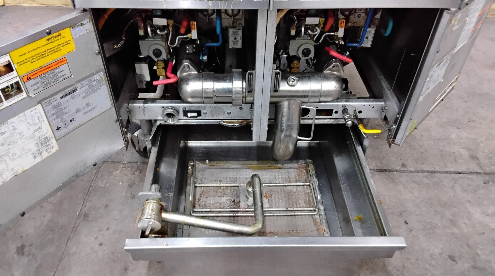 Pitco SSH55 50 Lbs Gas Digital Double Deep Fryer w/ Filtration System