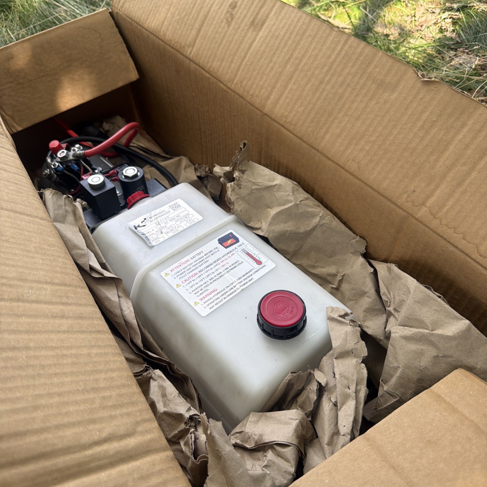 Double Acting Hydraulic Pump For Dump Trailers KTI – 12VDC – 6 Quart Reservoir