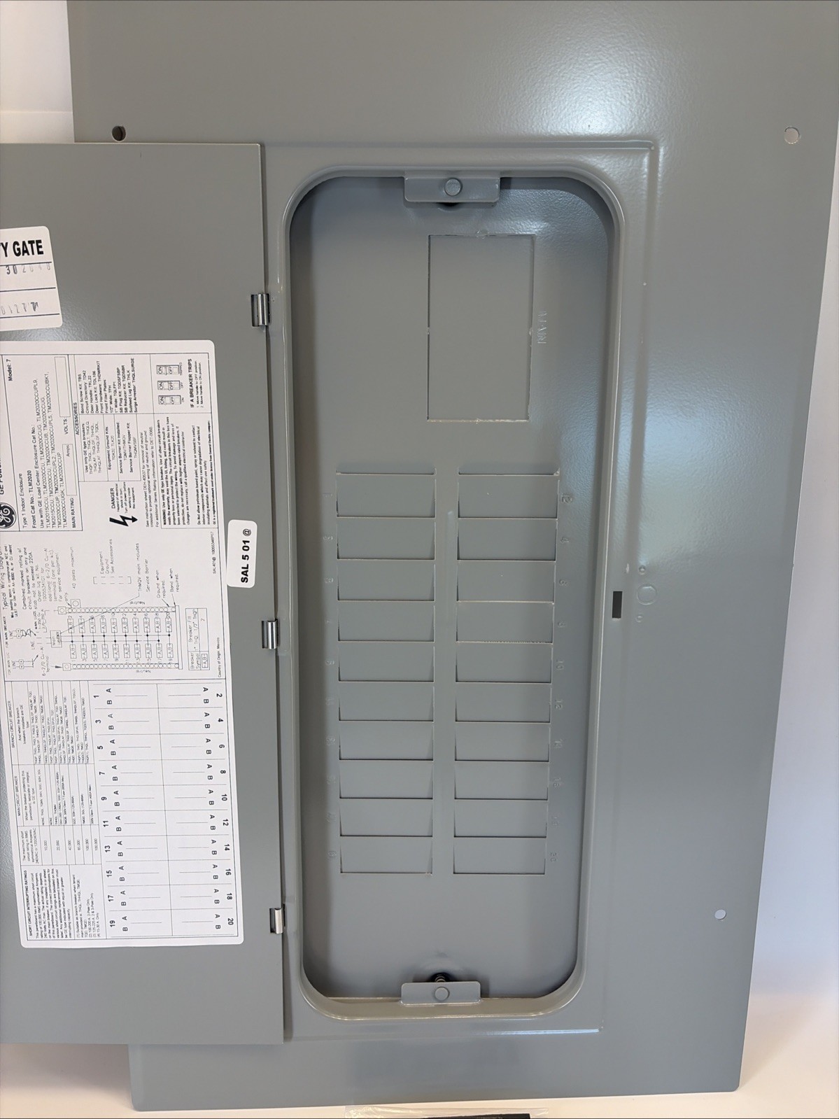 GE 200AMP 20/40 Indoor Main Breaker Load Center TM2020CCUBK1 Value Pack