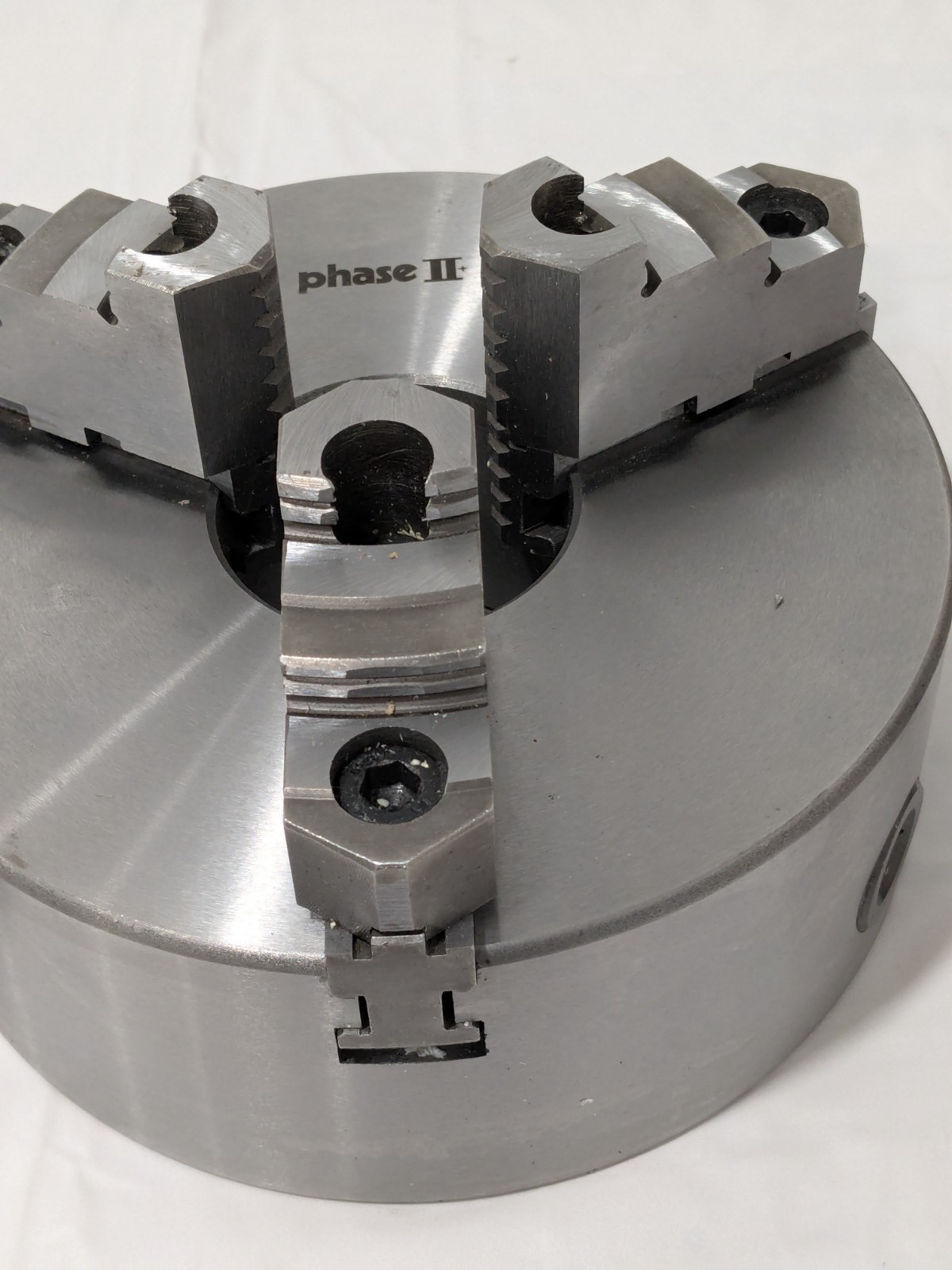 Phase II Manual Lathe Chuck: 8″, 3 Jaw, Self-Centering 559-114