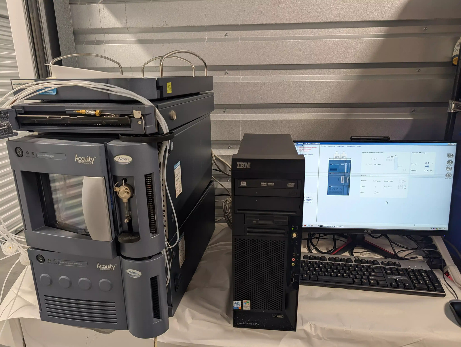 Waters ACQUITY UPLC System with Sample Manager, BSM & MassLynx PC