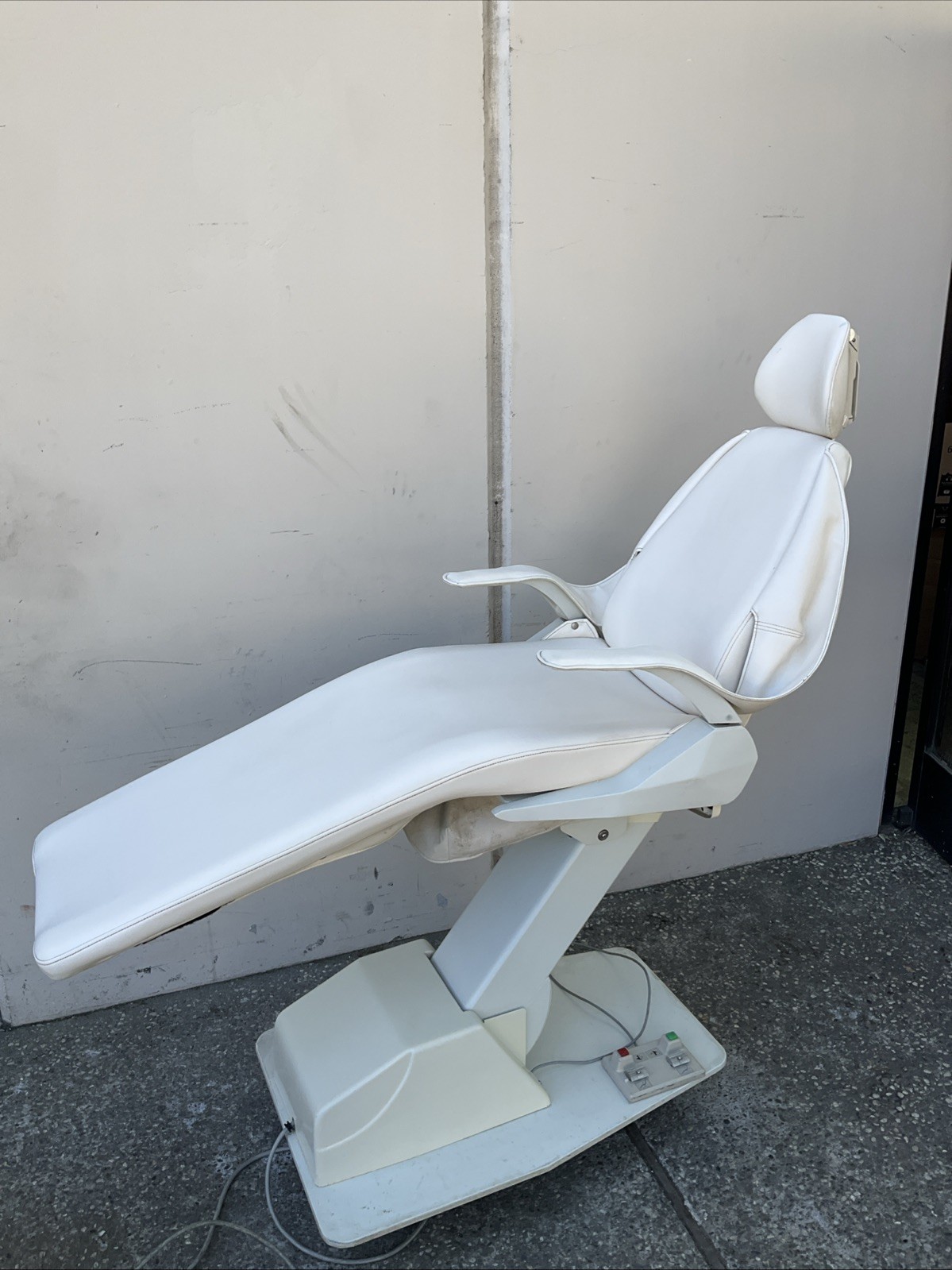 Ampco HP-1 Dental Exam Chair Good Condition