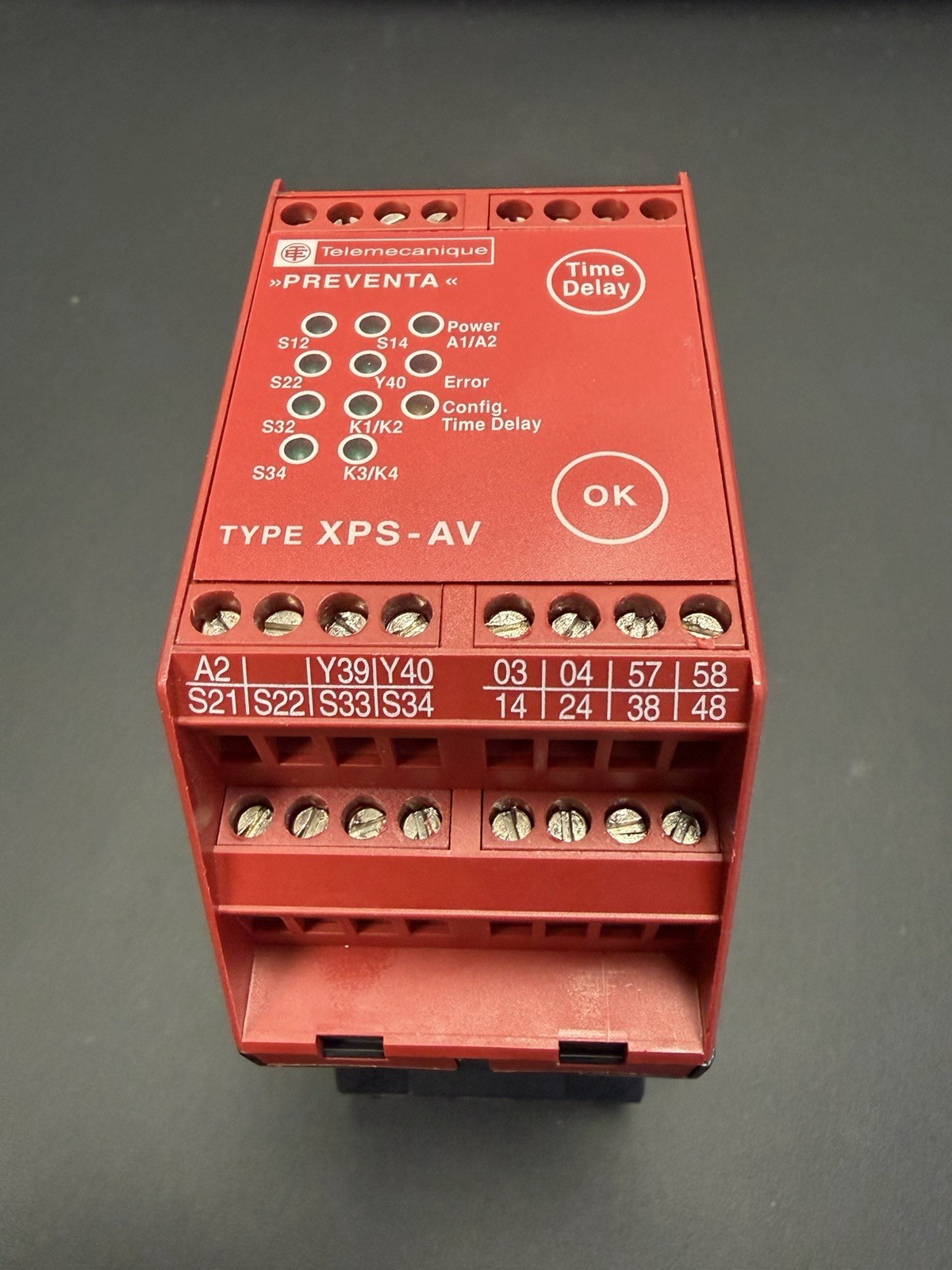 TELEMECANIQUE XPS-AV SAFETY RELAY MODULE 24VDC XPSAV11113P USA SELLER!