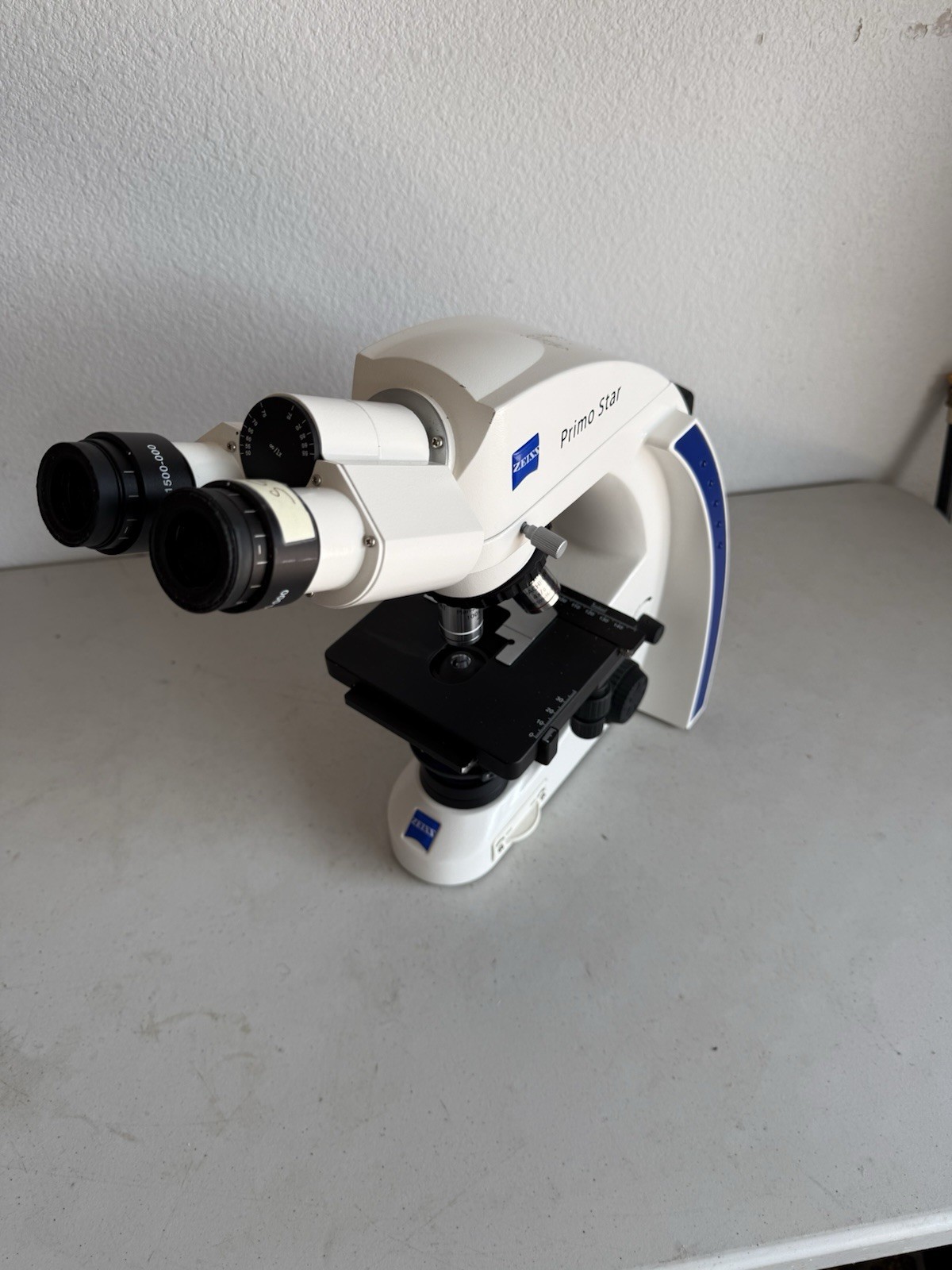 Carl Zeiss Primo Star Microscope w/ 4x 10x 40x 100x Objectives