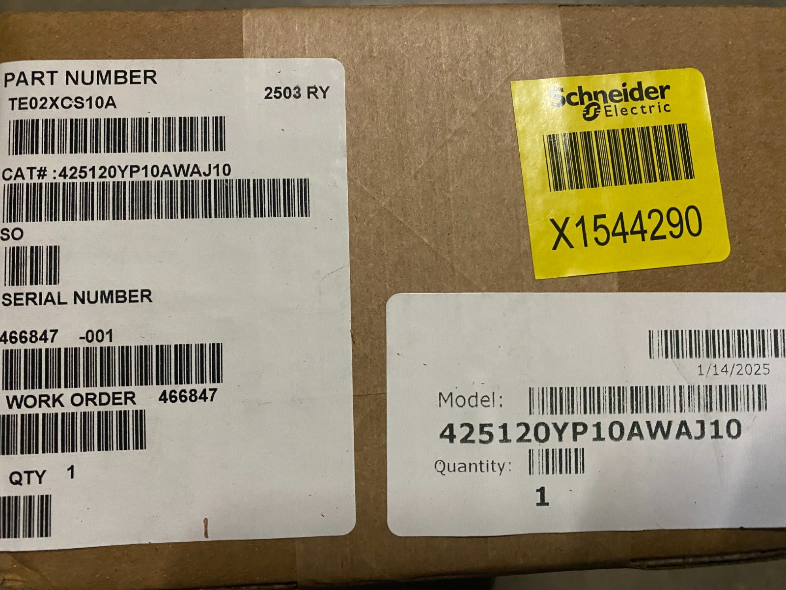 Schneider Electric 425120YP10AWAJ10 Surge Suppressor; 120/208V; 3-Phase