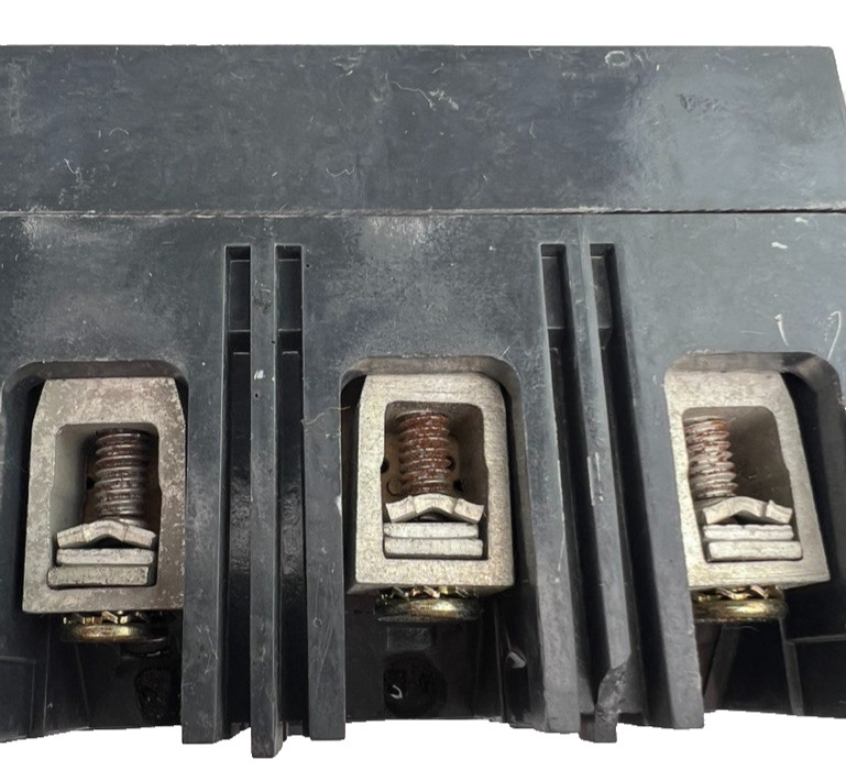GE THED136015WLB 3 Pole 15 Amp Circuit Breaker 600VAC 3P 15A — RUST READ