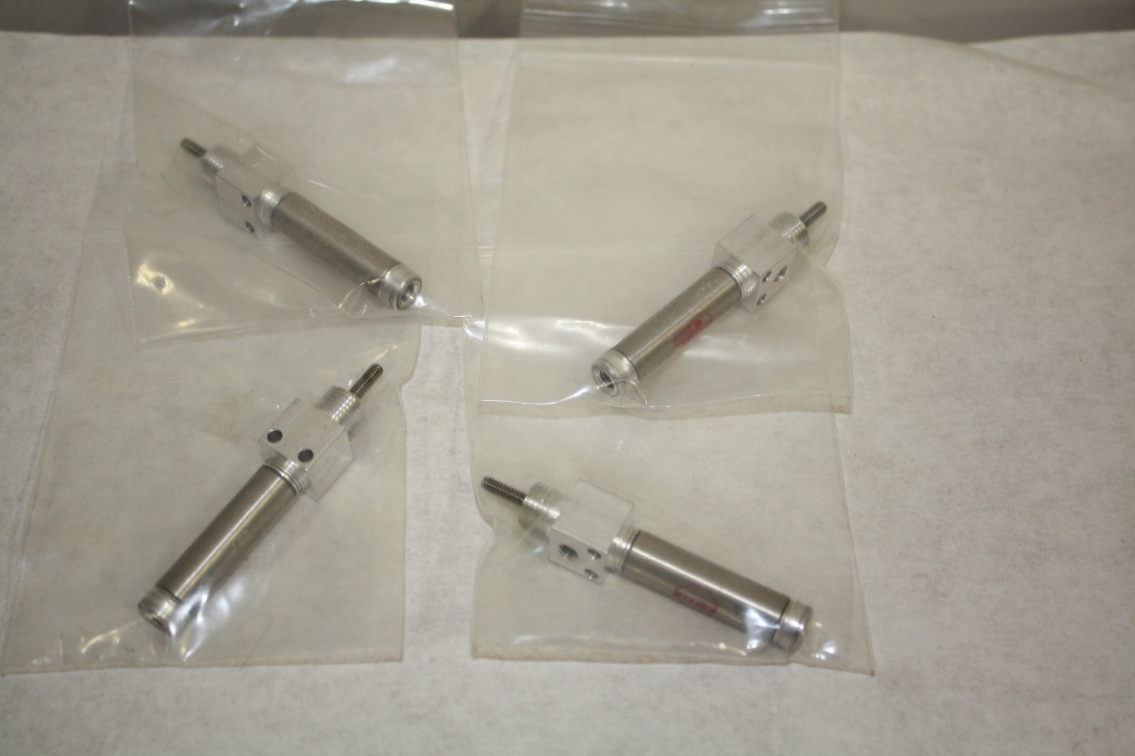 Lot of 4 – BIMBA D-80265-A.5 DOUBLE ACTION PNEUMATIC CYLINDER 1/2″ STROKE