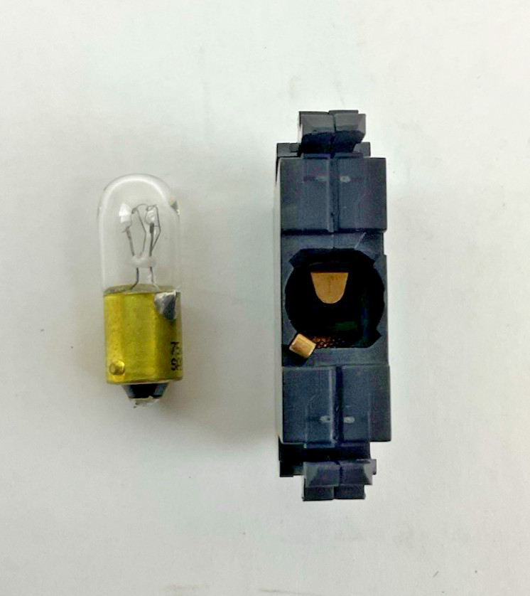 CUTLER HAMMER E22D SERIES A2 250V LIGHT UNIT FULL VOLTAGE CONTACT BLOCK W/BULB