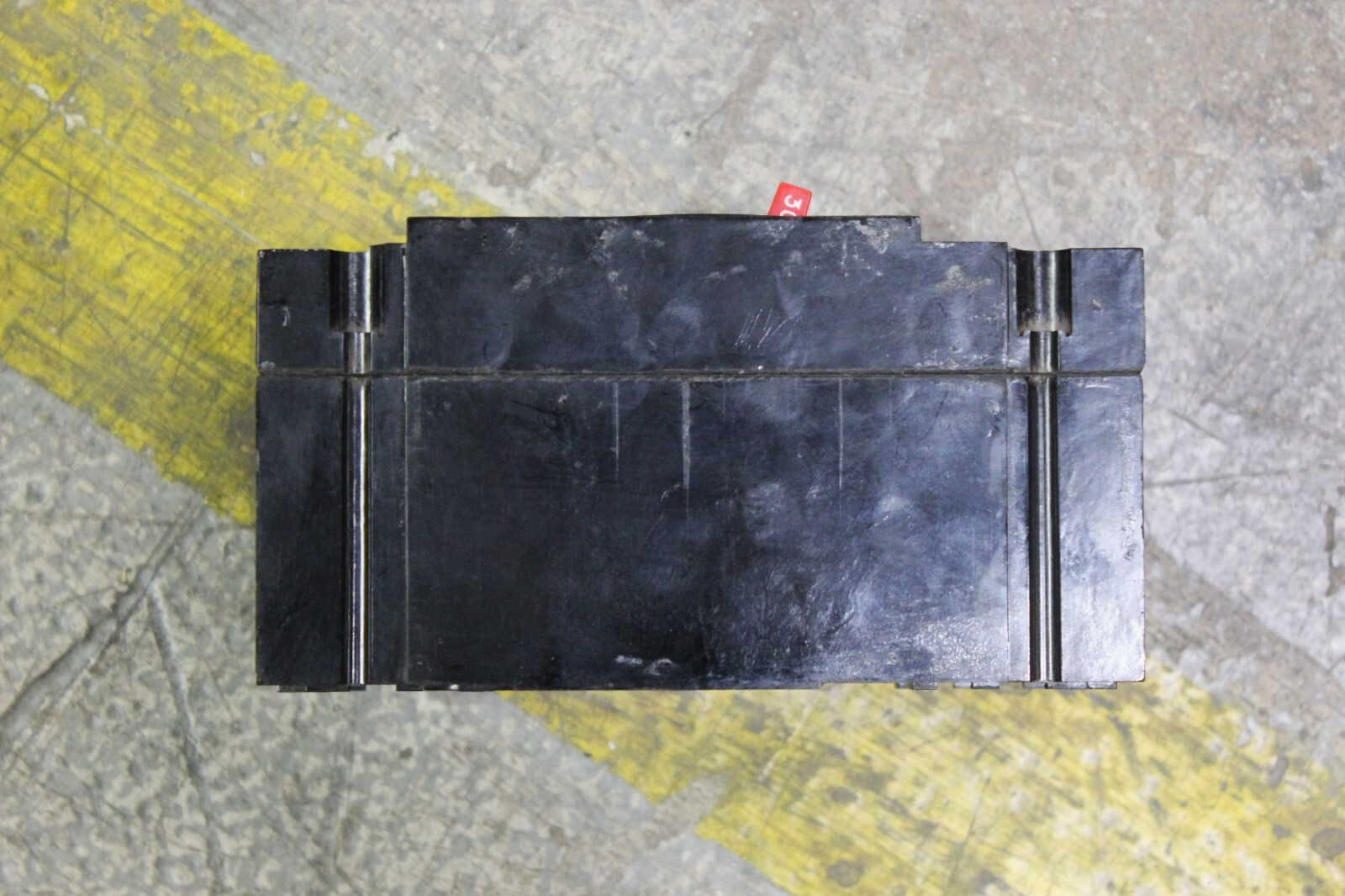GE INDUSTRIAL CIRCUIT BREAKER BLACK LABEL SERIES THED136030 – 30 AMP 3 POLES