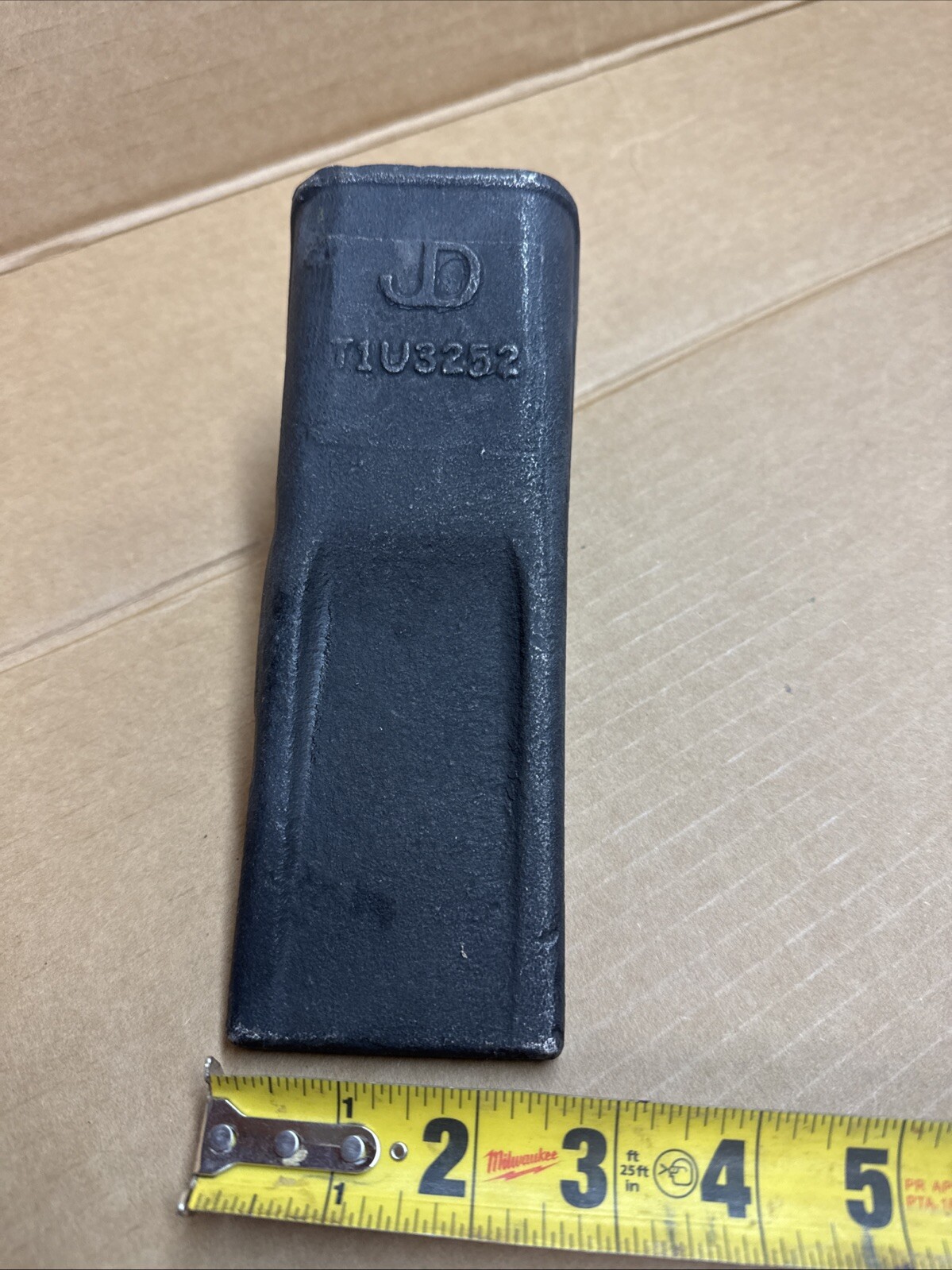 John Deere TIU3252 CATERPILLAR® Standard Tooth, 25 Series, Length 197 mm