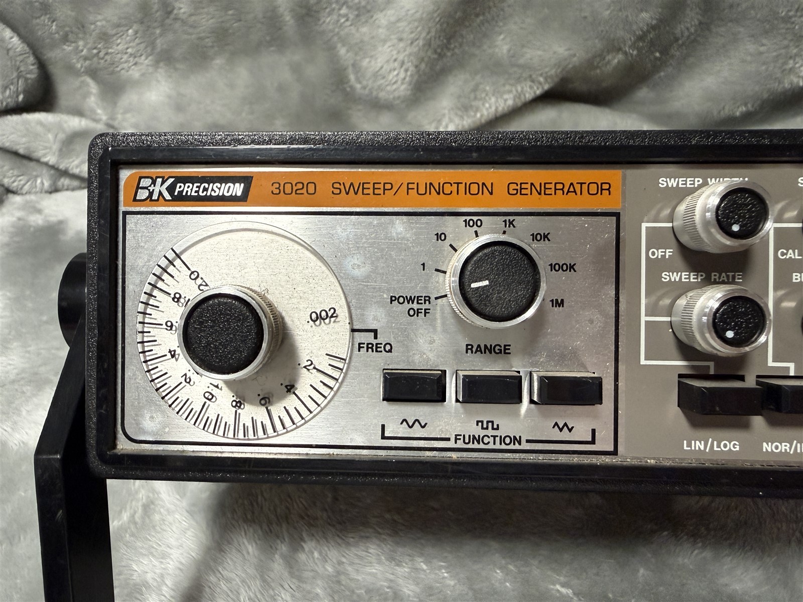 B&K PRECISION 3020 SWEEP FUNCTION GENERATOR «AS IS UNTESTED»