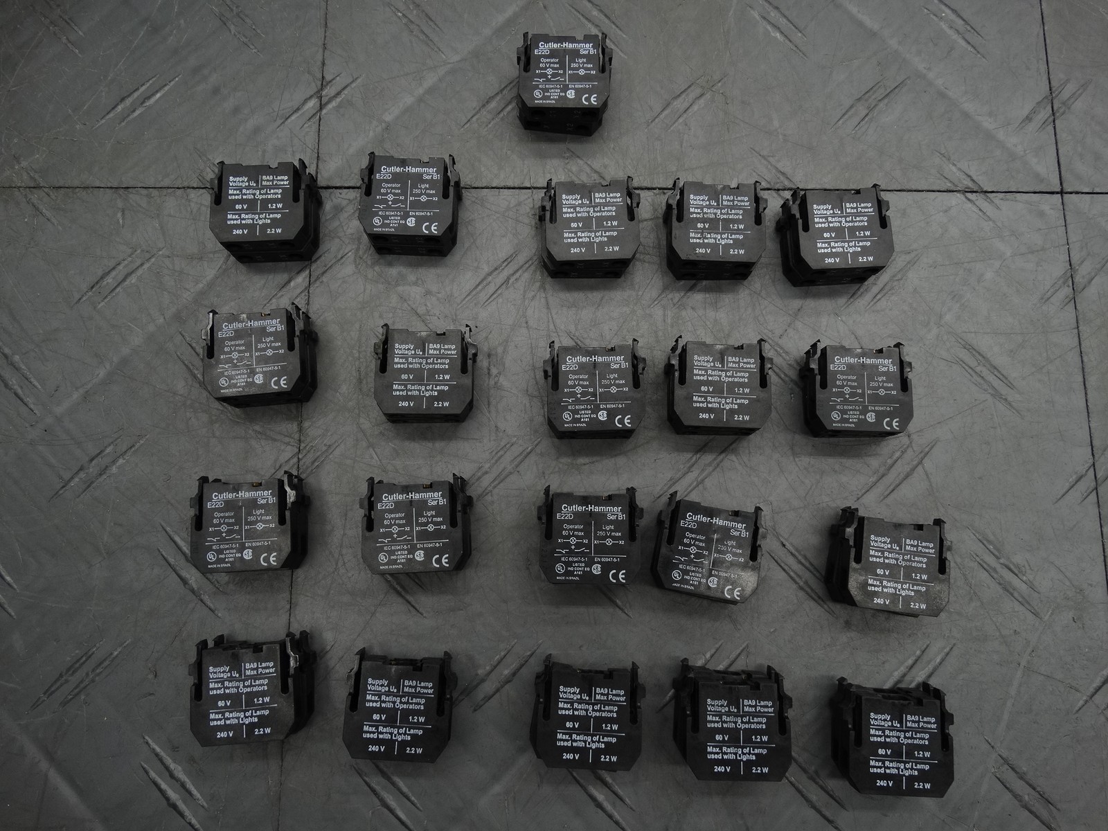 Cutler Hammer E22D24 Light Module Ser. B1 Full Voltage 24VAC/DC (Lot of 42)