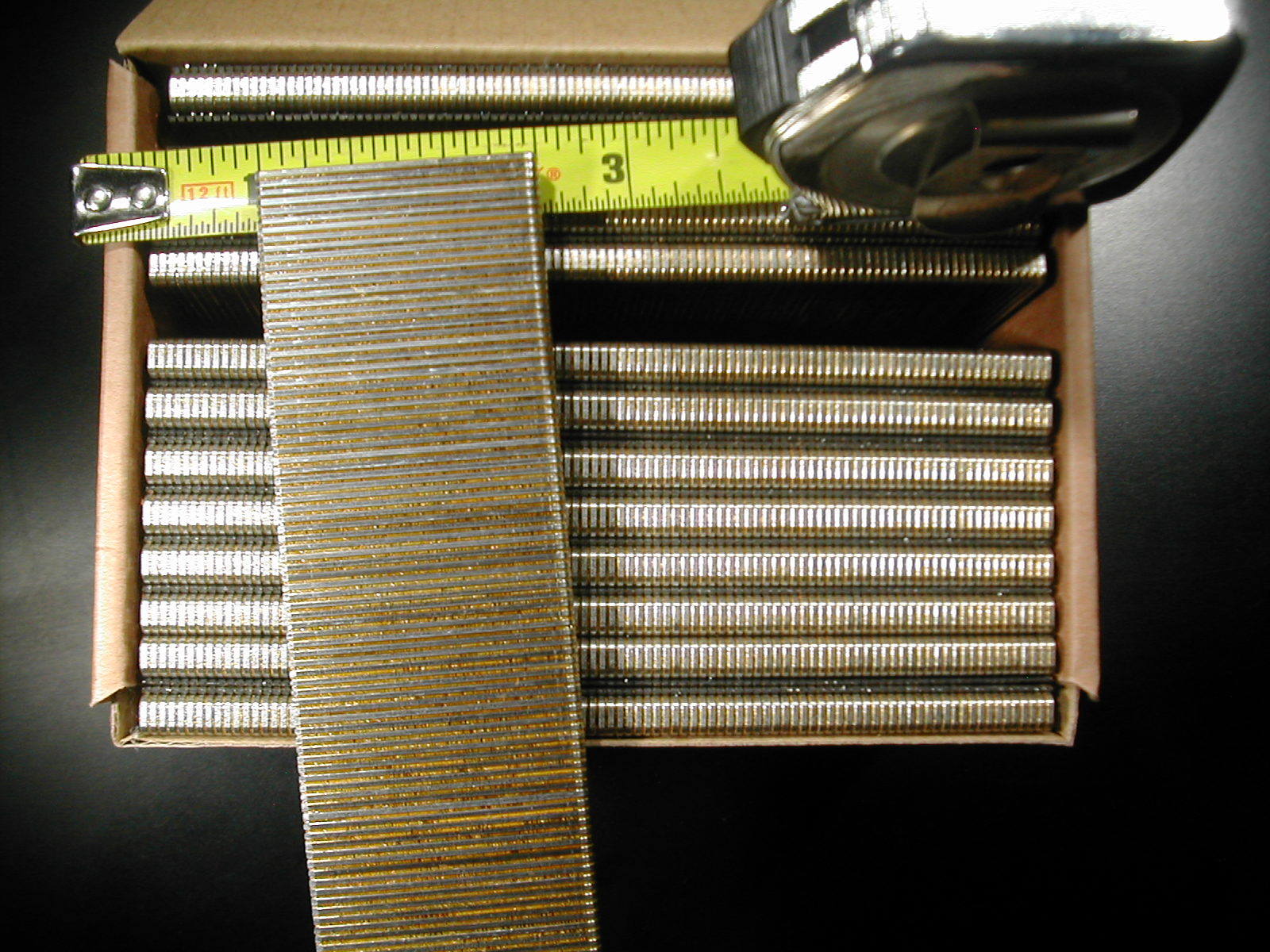 18 gauge 1/4″ Narrow Crown Staples 5000/bx Galvanized Chisel Point 1-1/2″ long