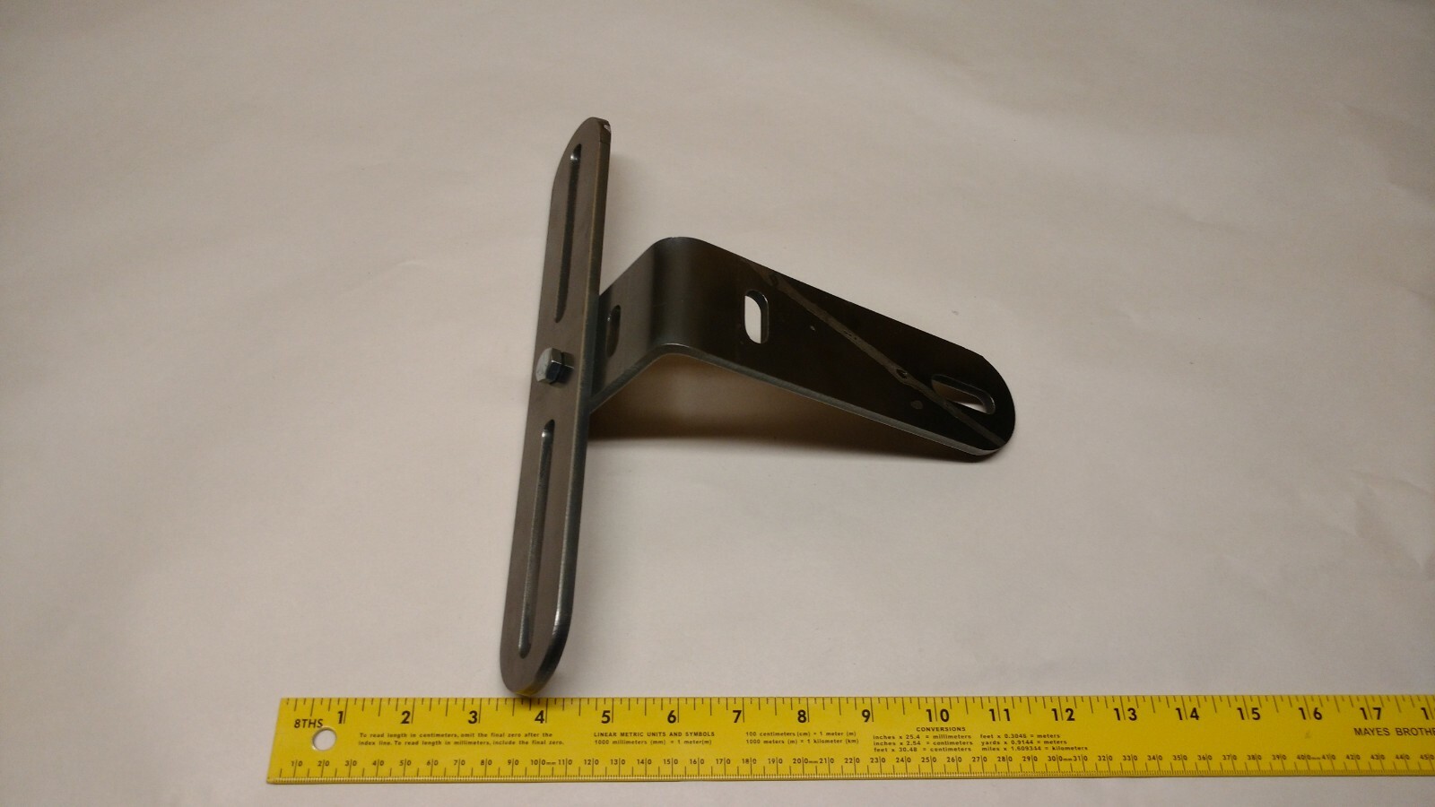UNIVERSAL TRACTOR MONITOR MOUNTING BRACKET KIT – JOHN DEERE – CASE IH – AGCO