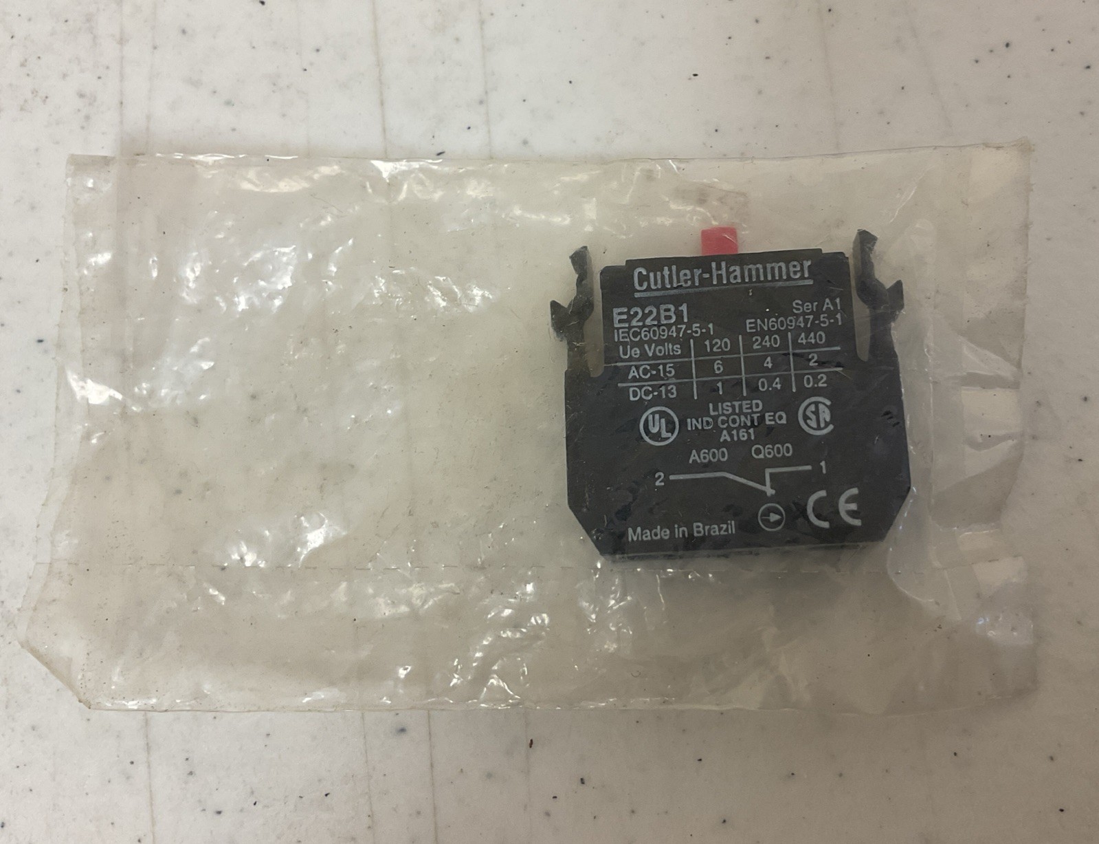 NEW EATON CUTLER-HAMMER E22B1 CONTACT BLOCK, FREE SHIPPING