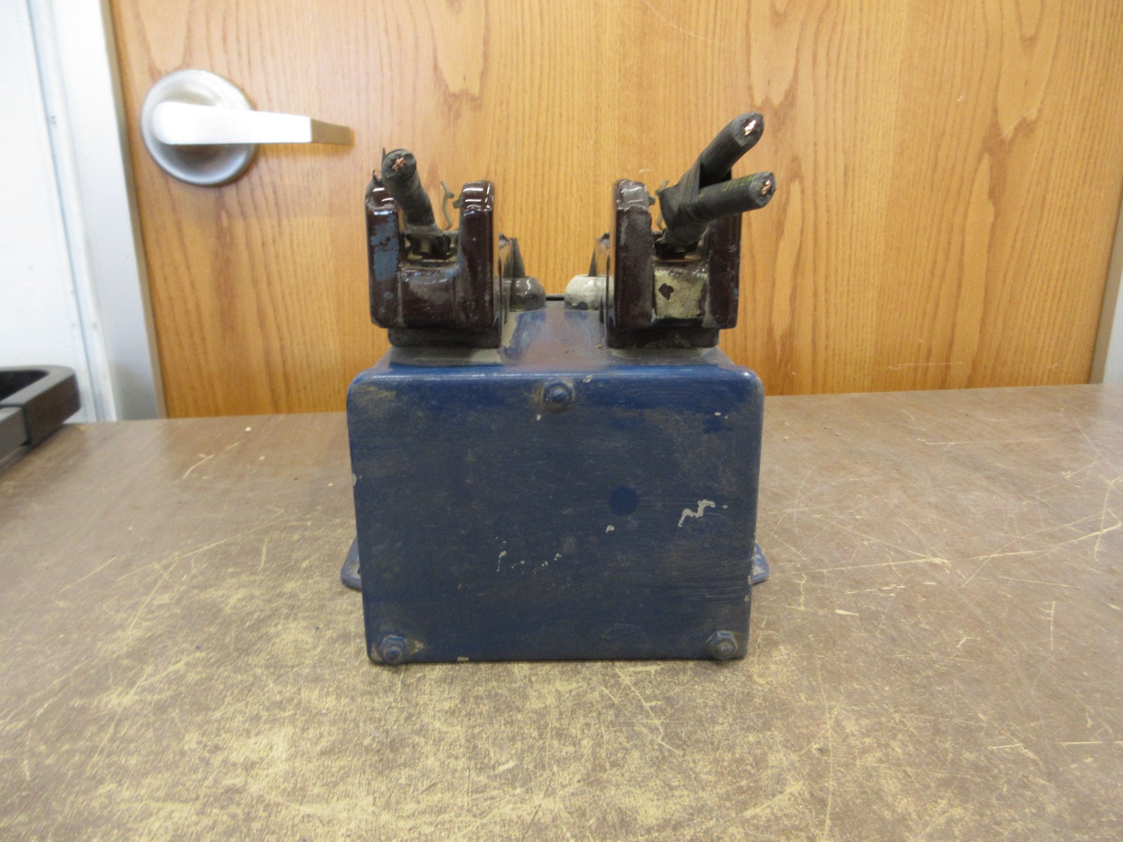 GE Type E-22 Potential Transformer 3109113 50VA Pri: 2.2kV Sec: 110V 60Hz Used