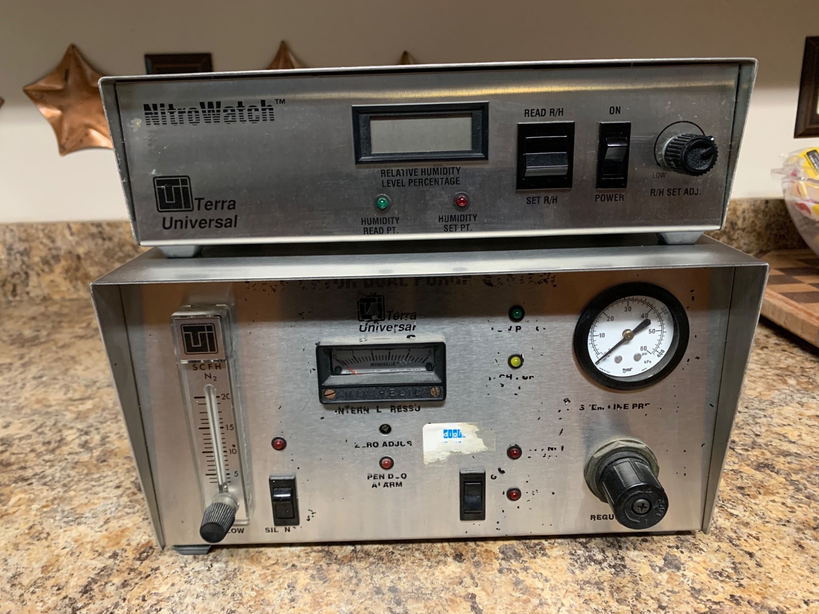 Terra Universal 1600-50 Desiccator Dual Purge & 9500-00 Nitro Watch Controller