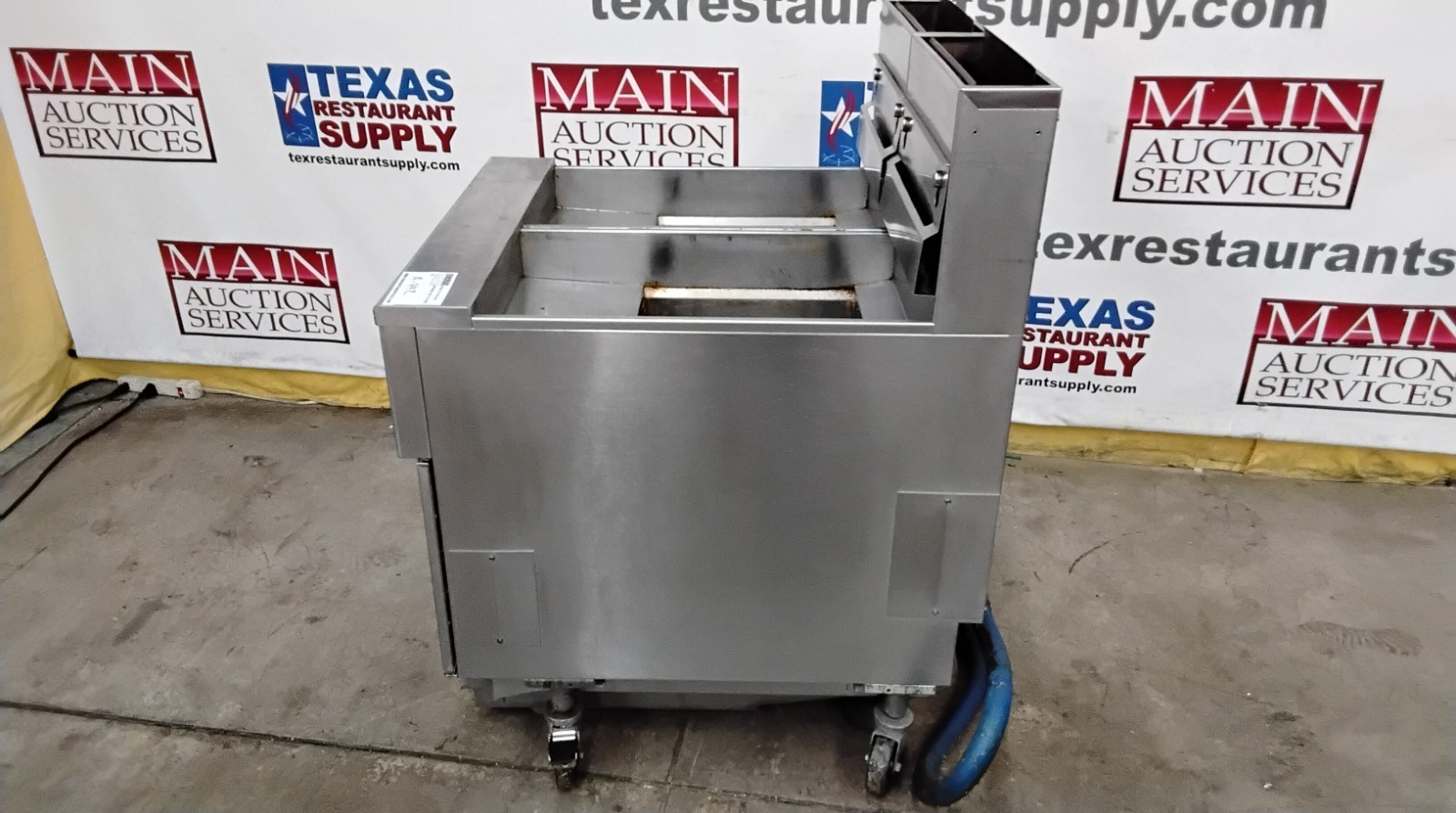 Pitco SSH55 50 Lbs Gas Digital Double Deep Fryer w/ Filtration System