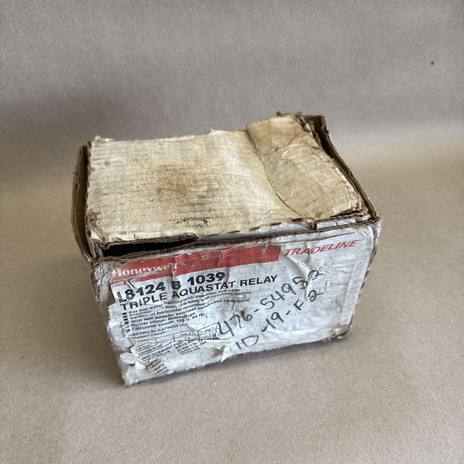 HONEYWELL L8124B1039 (MILLIVOTAGE) TRIPLE AQUASTAT RELAY