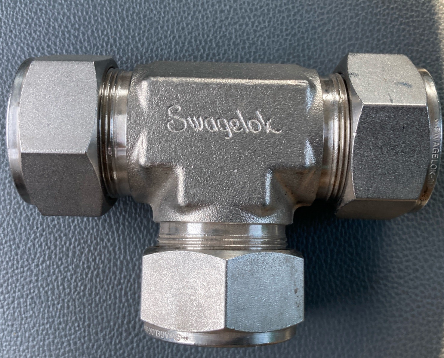Swagelok SS-1610-3 Stainless Steel Tube Fitting 1″ OD Union Tee 3-Way