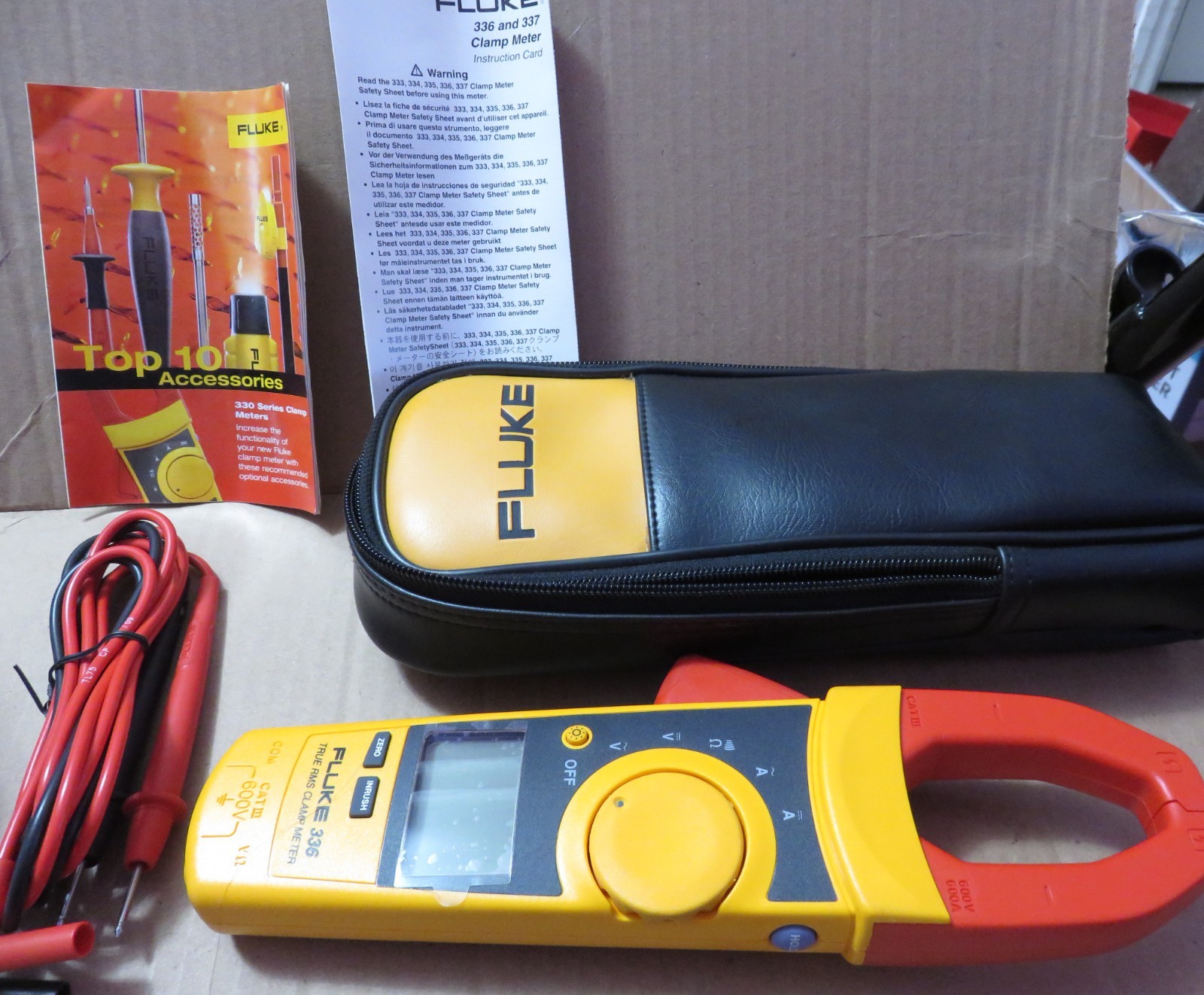 Fluke 336 True-RMS 600 Amp600 Volts AC/DC Current Clamp Meter CAT III Rated