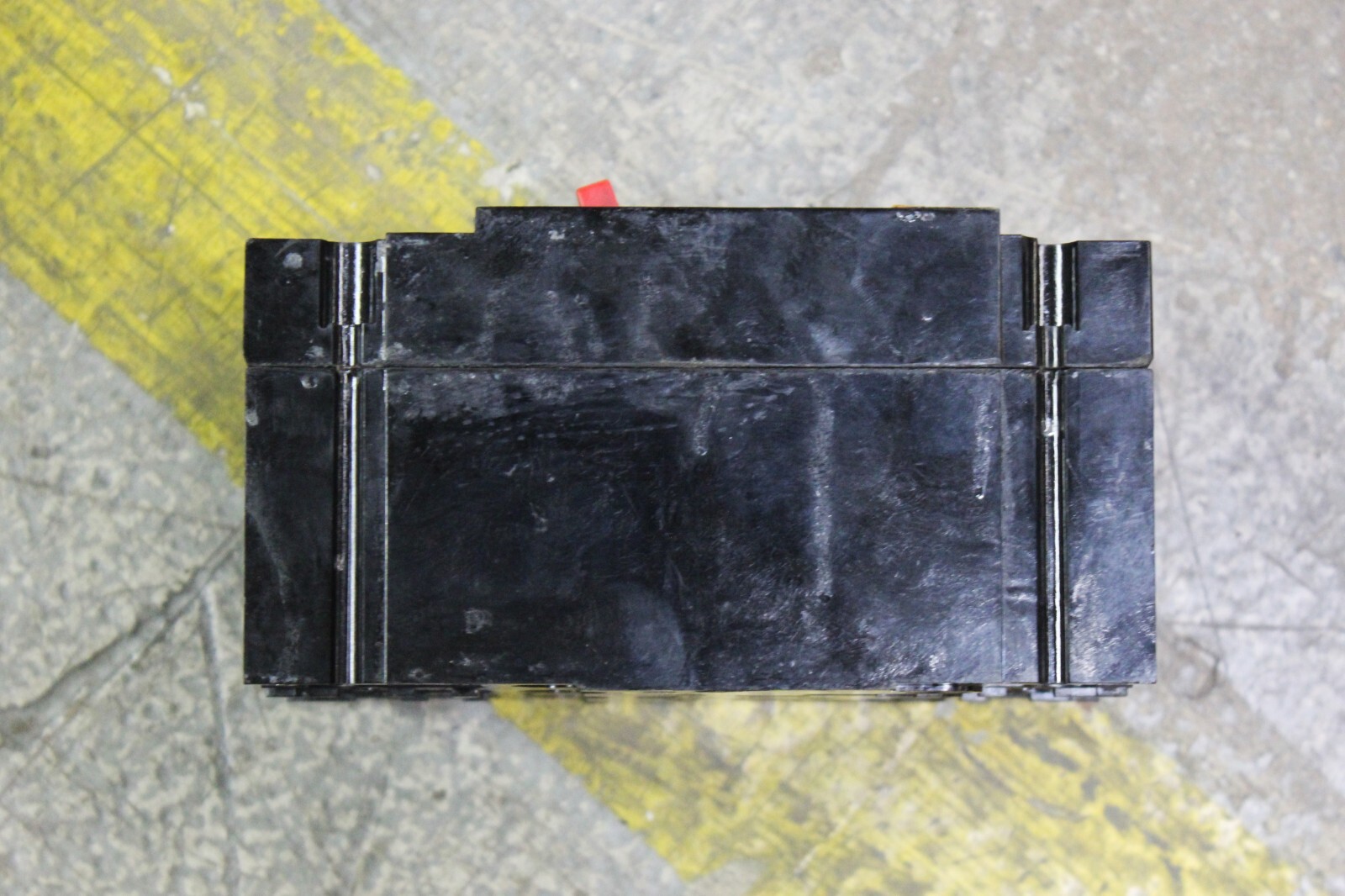 GE INDUSTRIAL CIRCUIT BREAKER BLACK LABEL SERIES THED136030 – 30 AMP 3 POLES