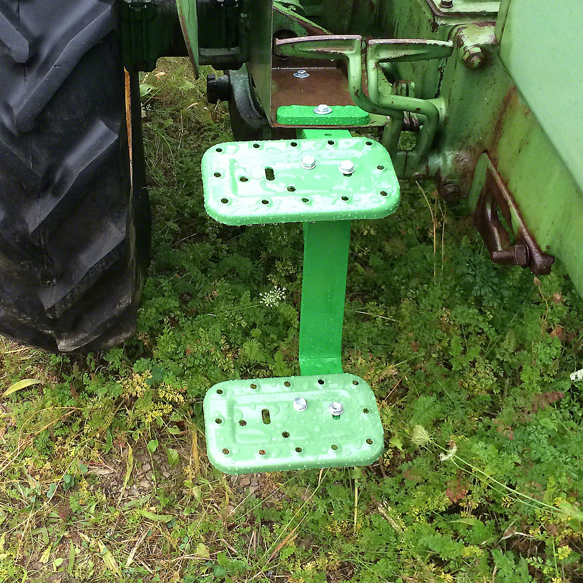2 STEP & BRACKET M MT JOHN DEERE JD 3114