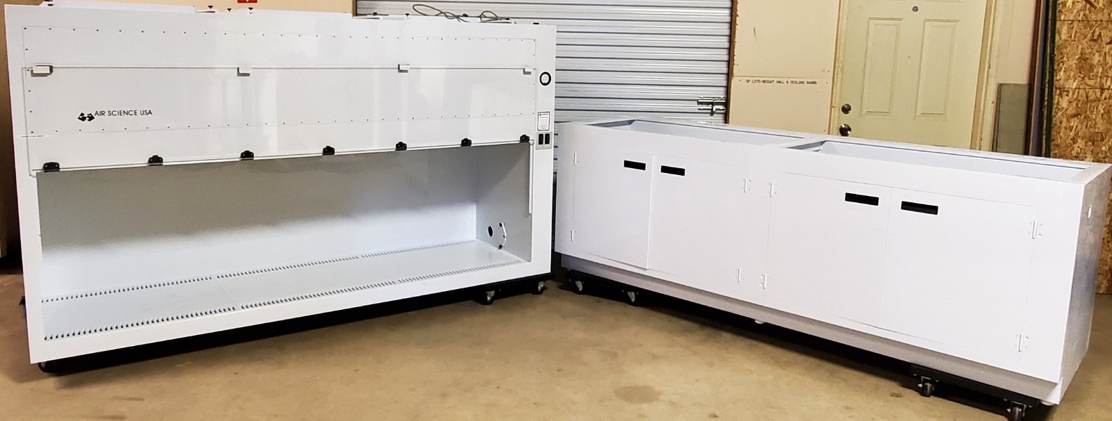 SALARE / AIR SCIENCE 96″ POLYPROYLENE LAMINAR FLOW HOOD LFR-2500 w/ BASE CABINET