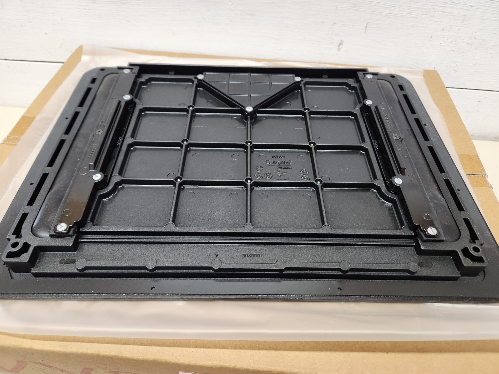 Wiremold Legrand EFB610CTCBK Evolution Floor Box Surface Cover Black ~ Brand New