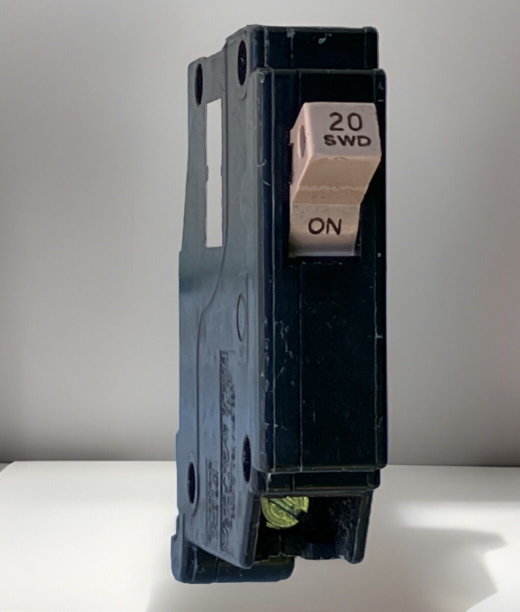 CH120 Cutler-Hammer Type CH 1 Pole 20 Amp 120v plastic foot SWD handle