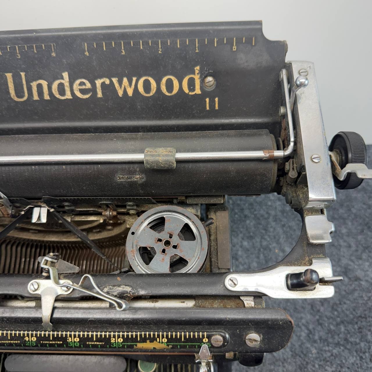 Underwood Model 11 Vintage Desktop Typewriter Glass Keys Black Untested
