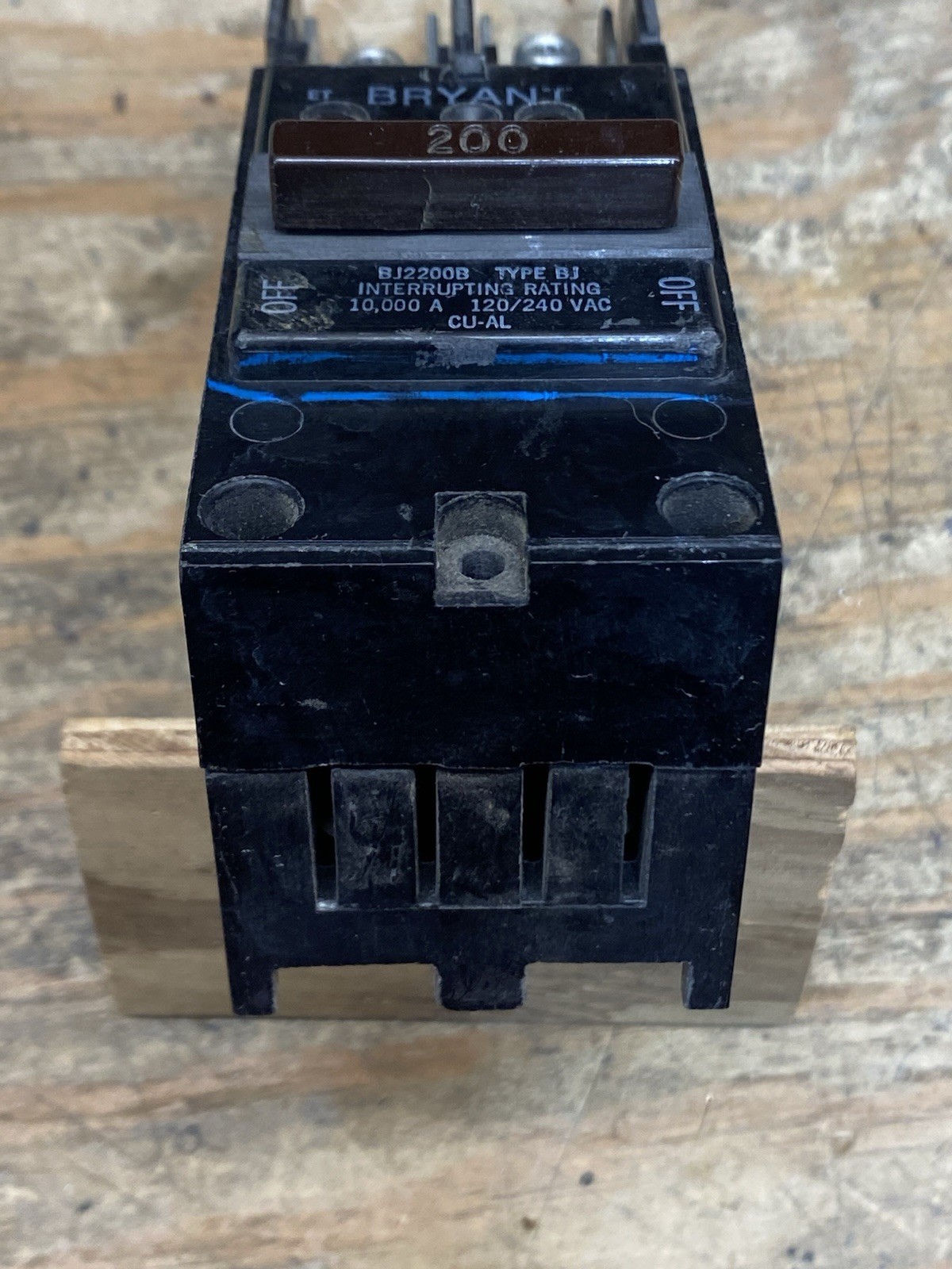 Bryant/Westinghouse/Eaton BJ2200B 200A 240V Plug-On Main Circuit Breaker