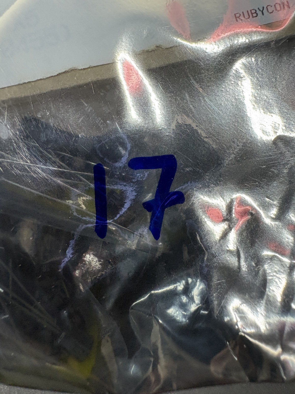 200pcs 10uF 25V Electrolytic Capacitors 105°C Radial Through Hole Japan
