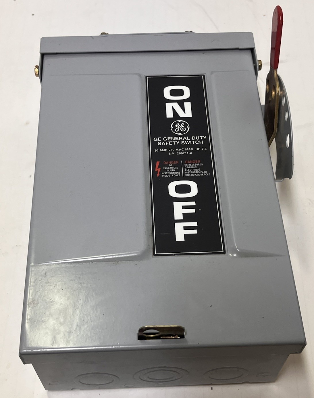 General Electric TGN3321R Non-Fusible Safety Switch 240VAC 30A 3P 3W NEMA 3R