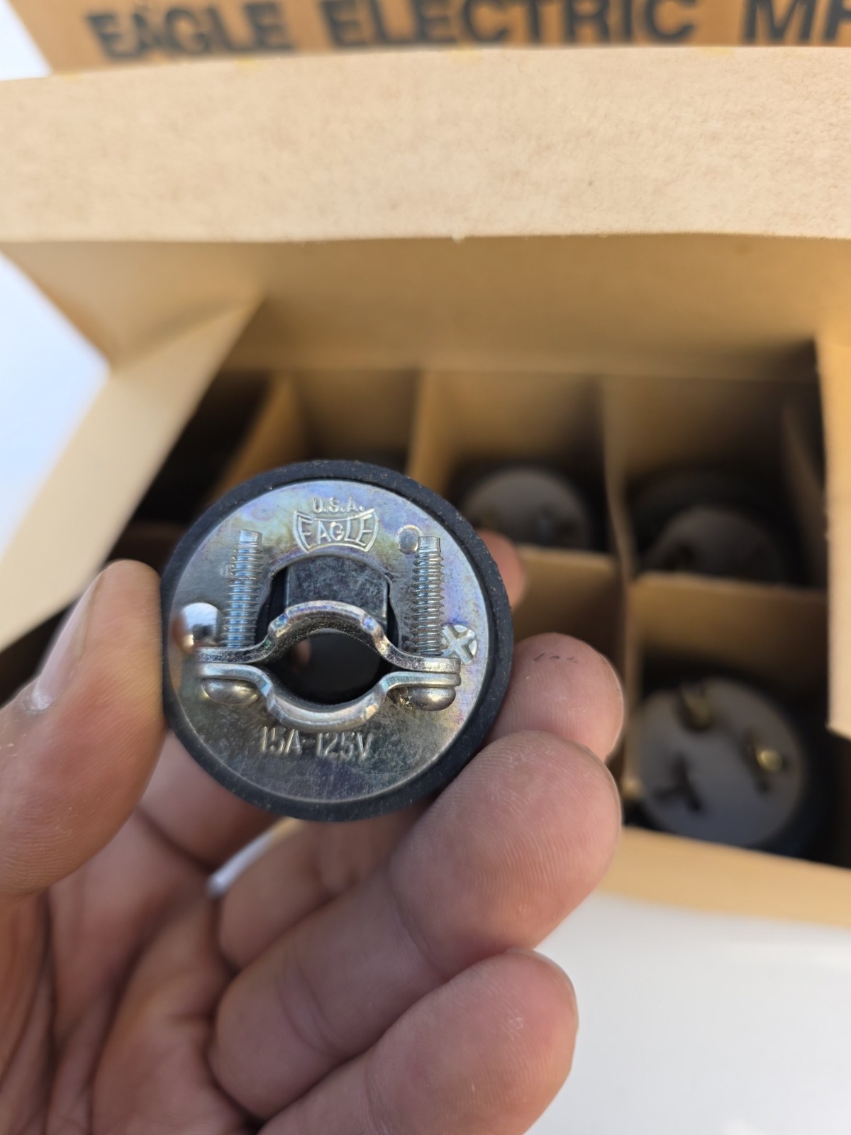 Plug 15A 125V 2Pole 3 Wier 1Box 100 Pieces