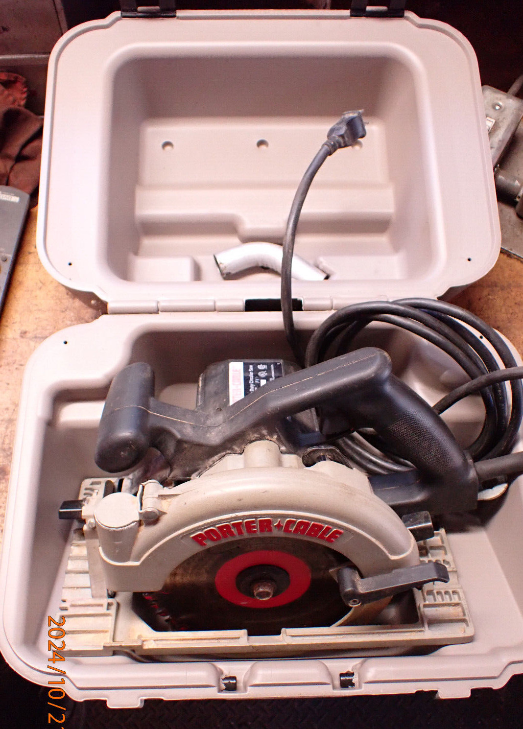 USA PORTER CABLE 743 LEFT HAND CIRCULAR SAW W/ CASE , NOZZLE , WRENCH LOT B