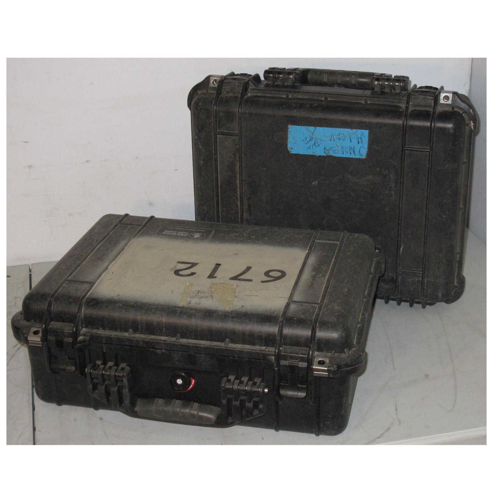 Pelican Protector 1520 Case 19x15x7 OD 17x12x6 ID Weathertight Hard case Damaged