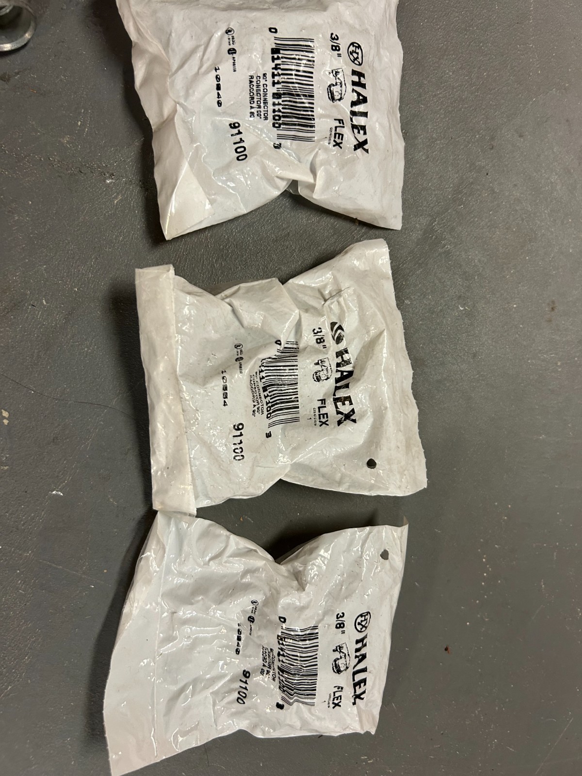 Assorted Electrical Conduit Connector Lot – 120 Pieces