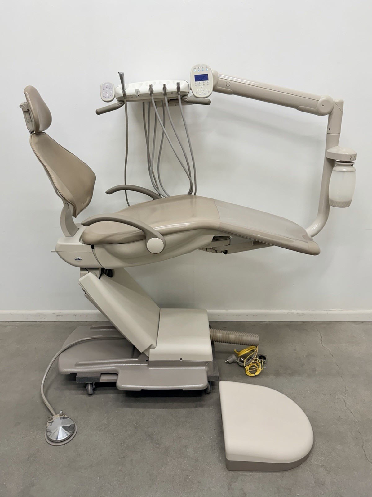 Adec 511 Dental Exam Chair With Adec 533 Radius Doctor Delivery Unit & Touchpads