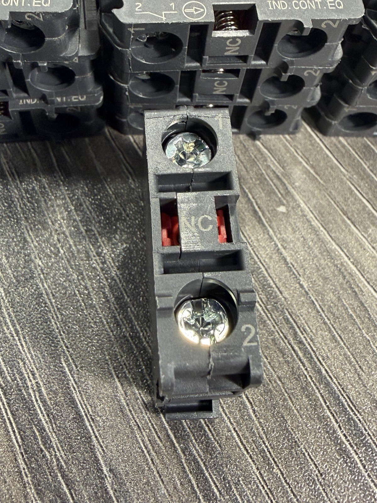 Allen‑Bradley 800F‑X01 Ser A Contact Block 1NO 600V Auxiliary Contact – QTY-10