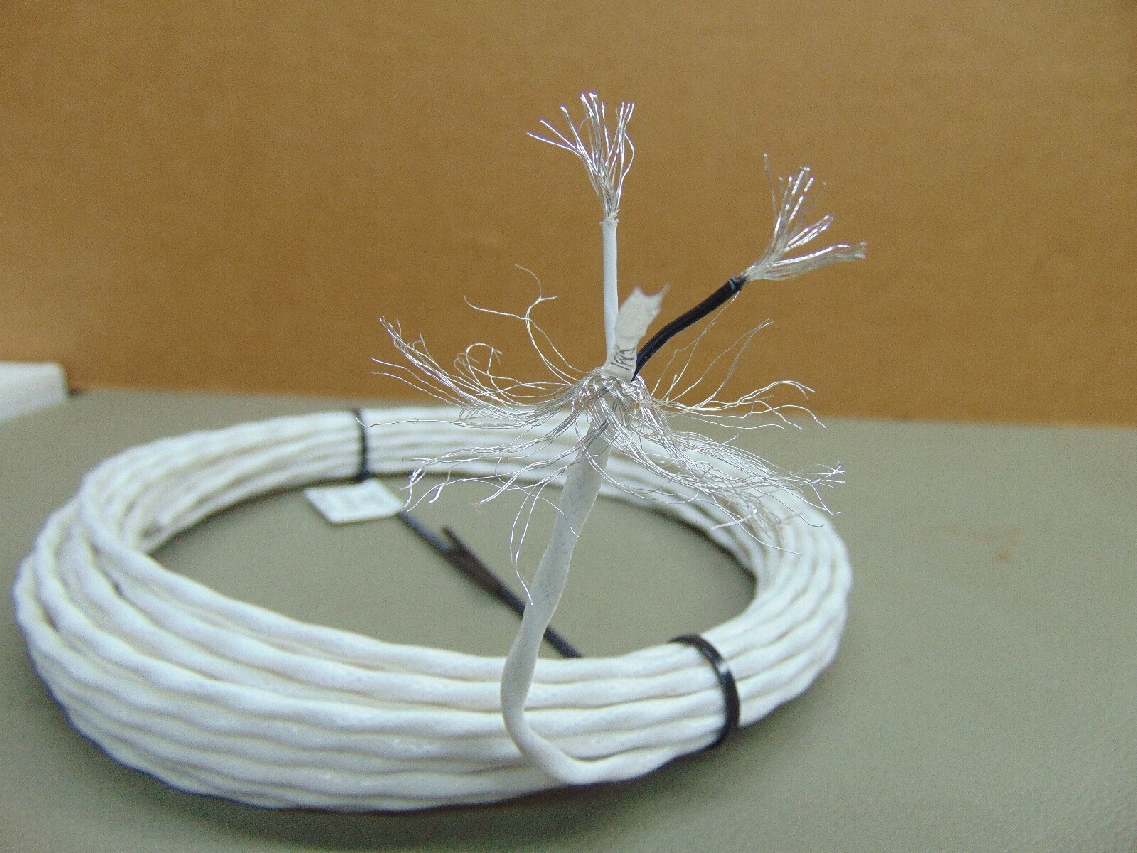 10 feet 22 AWG Shielded Silver Plated PTFE Wire Twisted Pair SPC Barcel Wht/Blk