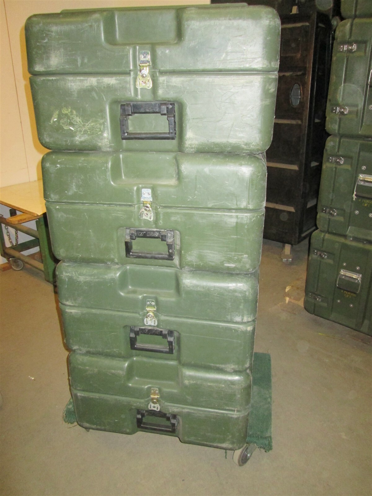 Hardigg Pelican Hard Case Hinged Single Lid AL2221-0604 Roto Molded 26x24x14 F1