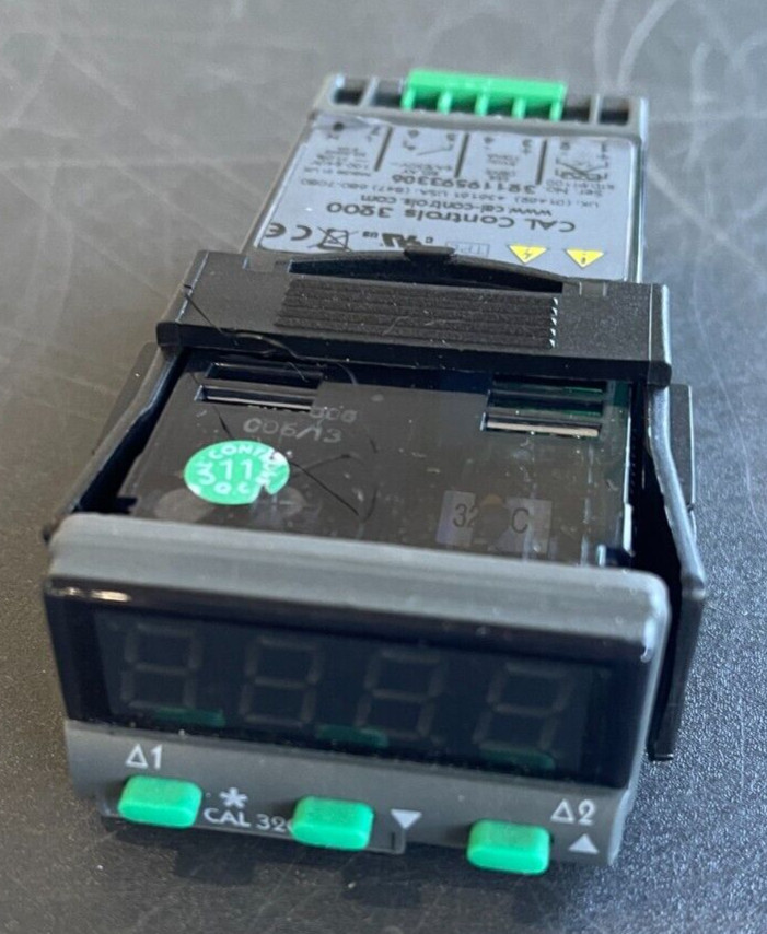 Cal Controls 3200 Temperature Controller
